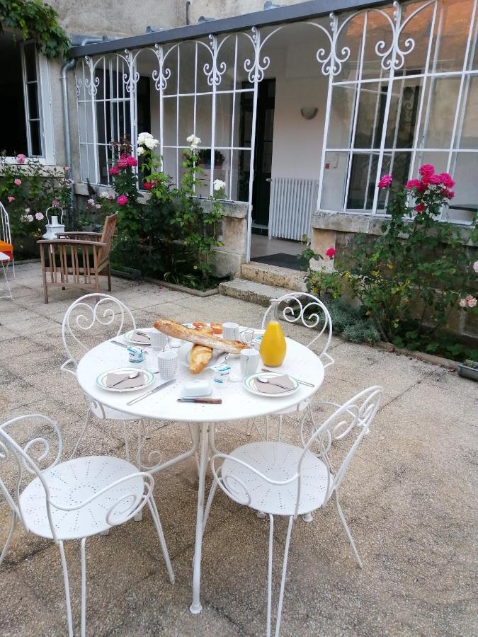 Le Relais Des Roses- Chambres D'Hotes Vatan Экстерьер фото