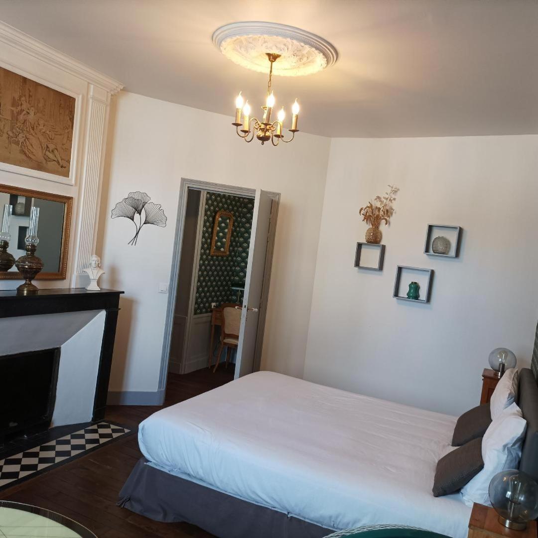 Le Relais Des Roses- Chambres D'Hotes Vatan Экстерьер фото